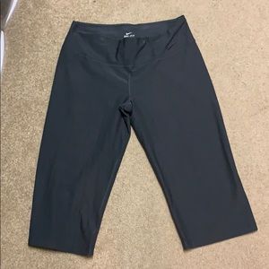 Women’s Nike Dri-fit dark gray workout capris